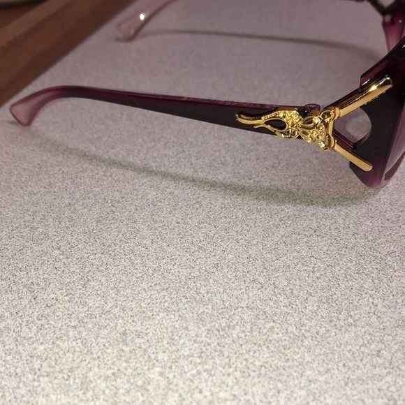 COPY - UV protected fox accent purple sunglasses - Picture 4 of 4